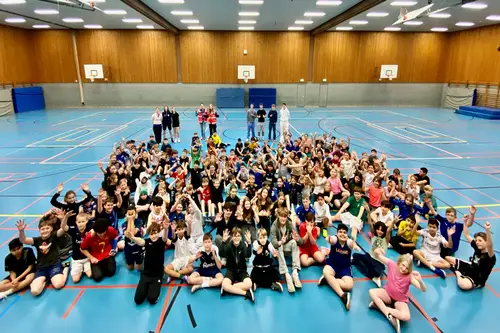 Die Teilnehmer:innen am Brennballturnier des 5. Jahrgangs