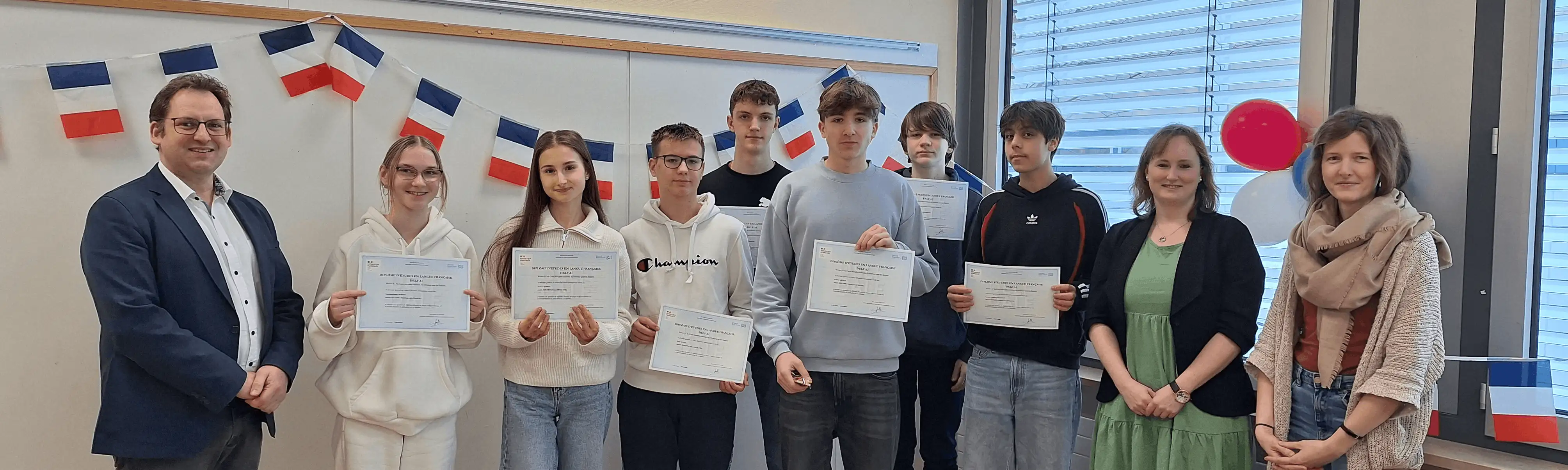 2026 01 23 Uebergabe der DELF Zertifikate komprimiert.png