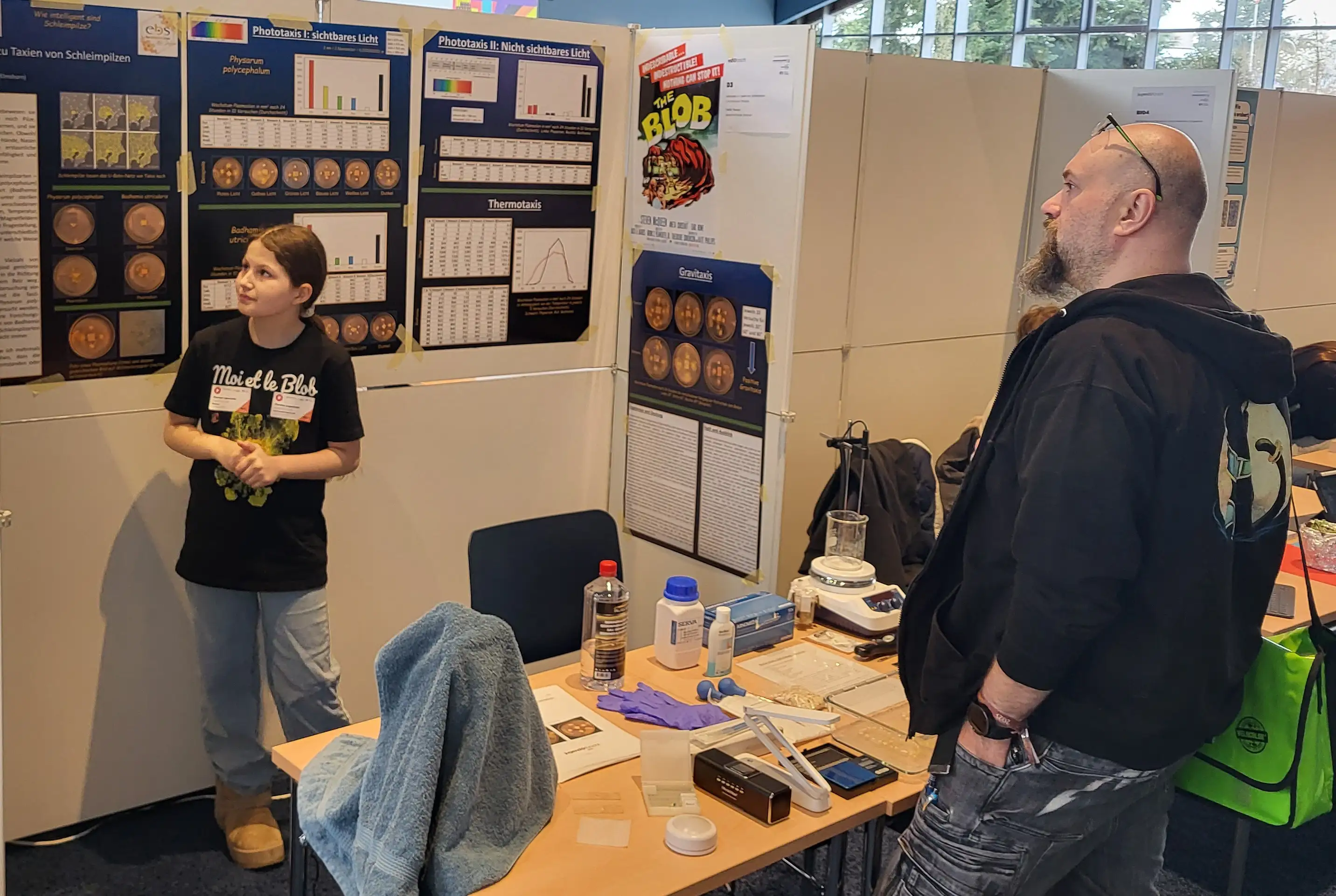 Theresa erklärt ihre Forschungsergebnisse